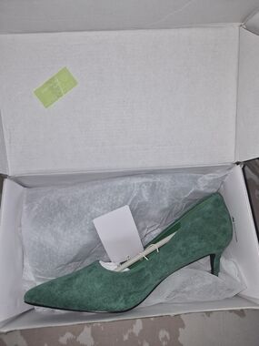 Green Suede Pointed-Toe Low Heel Pump